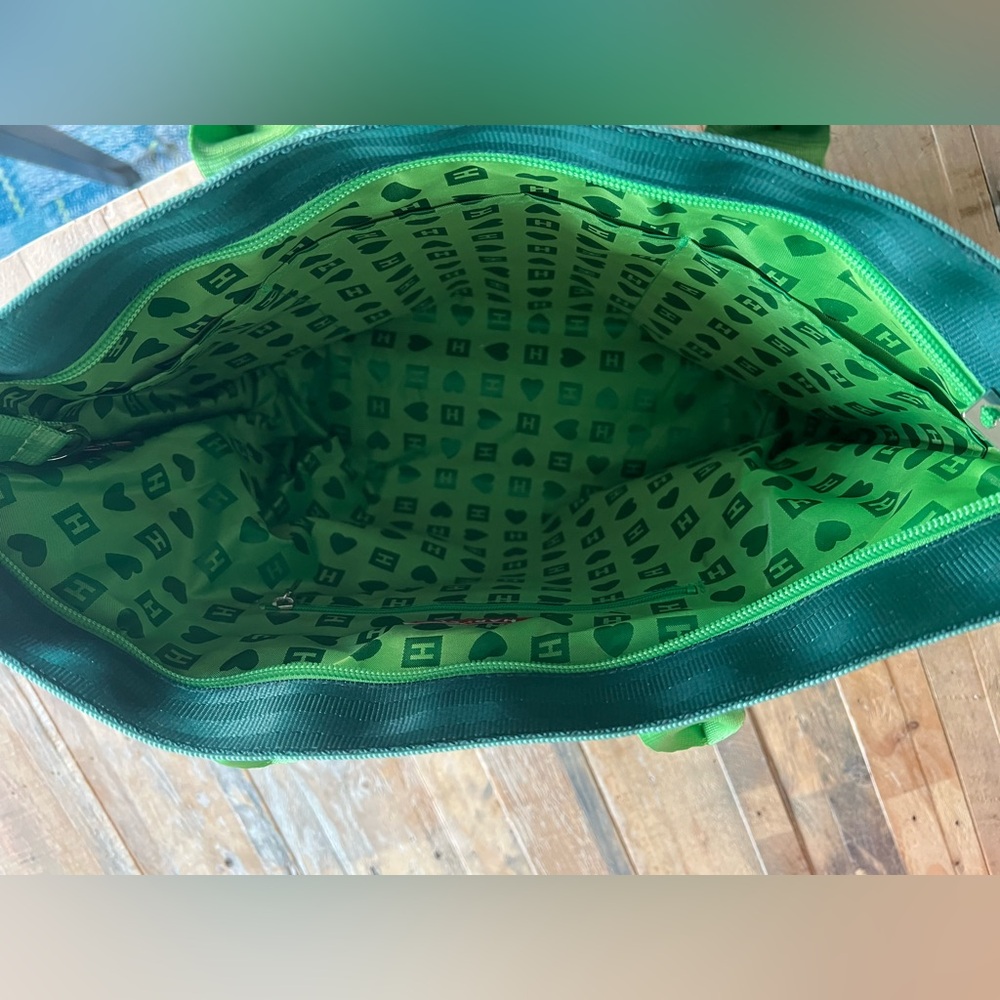 NWT Harvey’s Mixed Greens Medium Streamline Tote - Picture 7 of 7